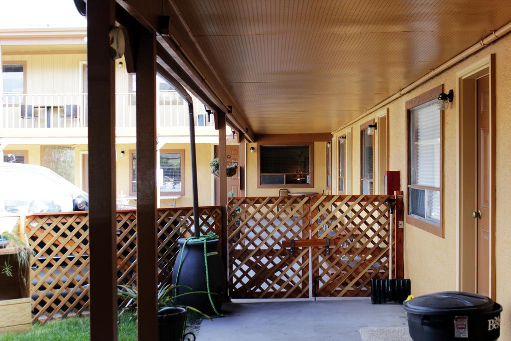 Country Motor Inn Livingston Exteriér fotografie