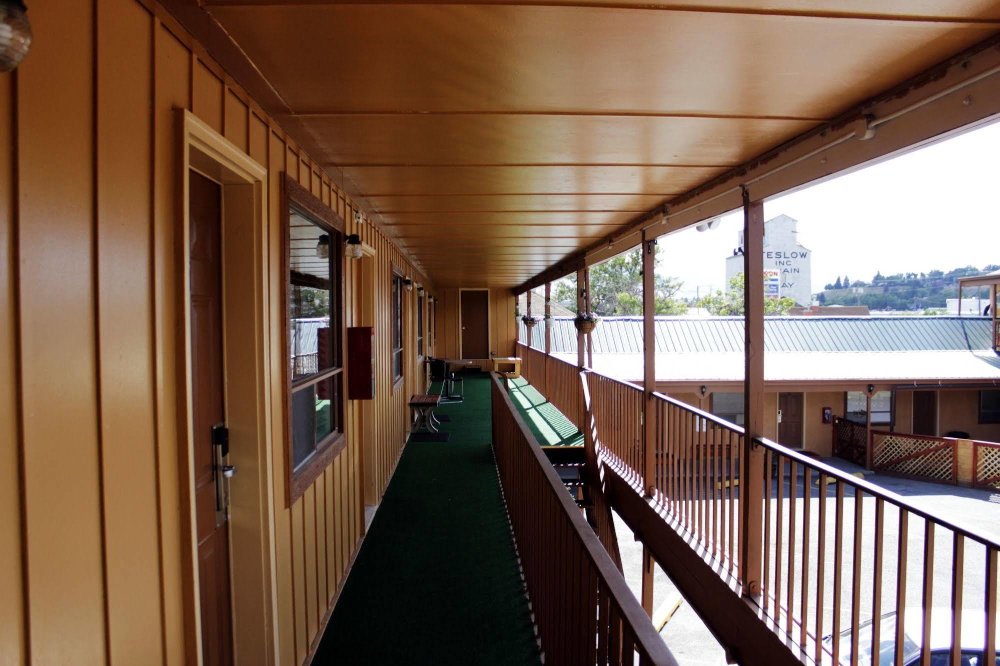 Country Motor Inn Livingston Exteriér fotografie